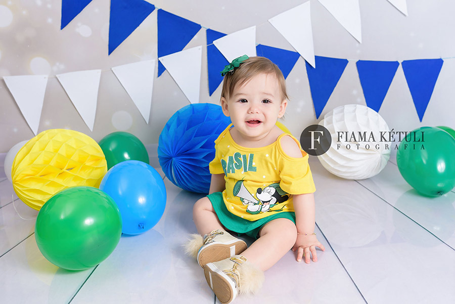 Menina roupa brasil ensaio copa estudio cenario futebol brasilia