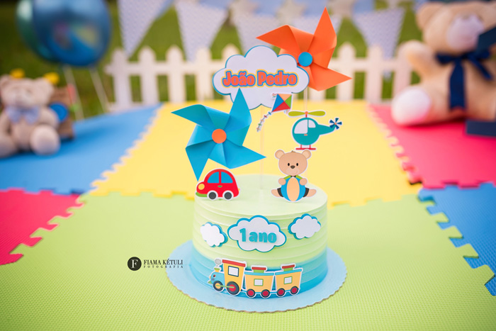 Bolo para Smash the cake tema brinquedos Brasília.jpg