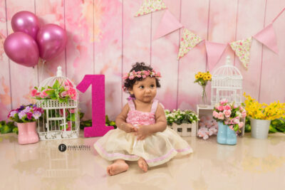 Cenário para fotos de bebê completando 1 ano - Smash the cake jardim encantado em Brasília