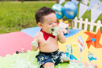 Fotos de bebê com bolo em Brasília