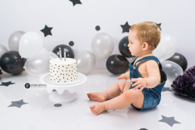 Smash the Cake tema estrelas menino.jpg